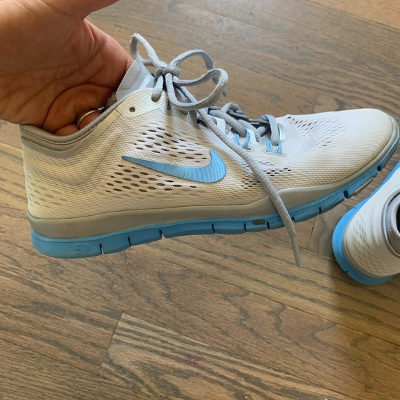 Women’s Nike shoes 6.5 - Picture 1 of 3